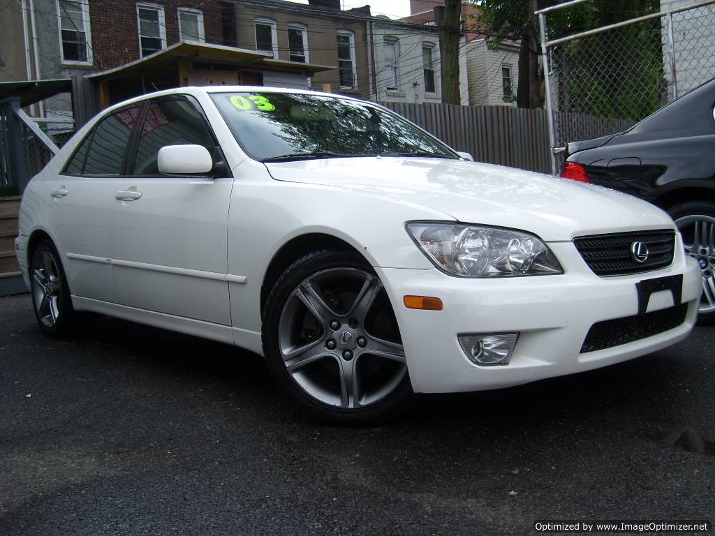 ����� ��� Lexus IS